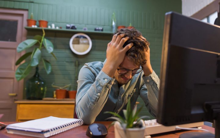 Wypalenie zawodowe – objawy, przyczyny i wpływ pracy zdalnej