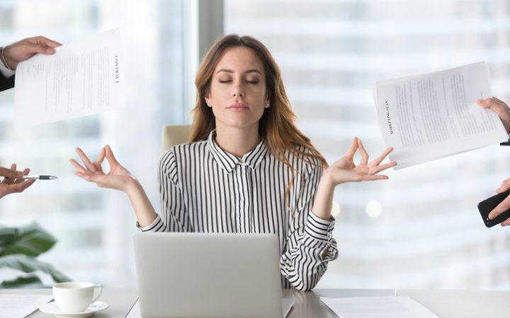 Jak praktykować mindfulness w pracy?