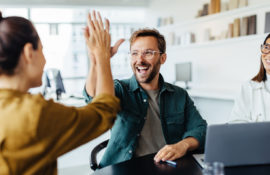 Adaptacja pracownika w nowej firmie: Proces, etapy i narzędzia