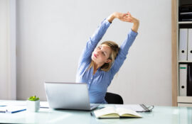TOP 5 ćwiczeń do wykonania w pracy biurowej – zaangażuj swój zespół!
